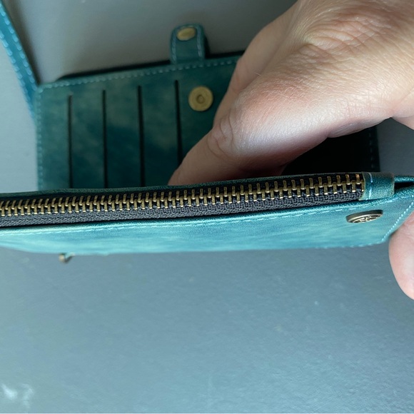 Pre-loved wristlet/phone case - Picture 4 of 5